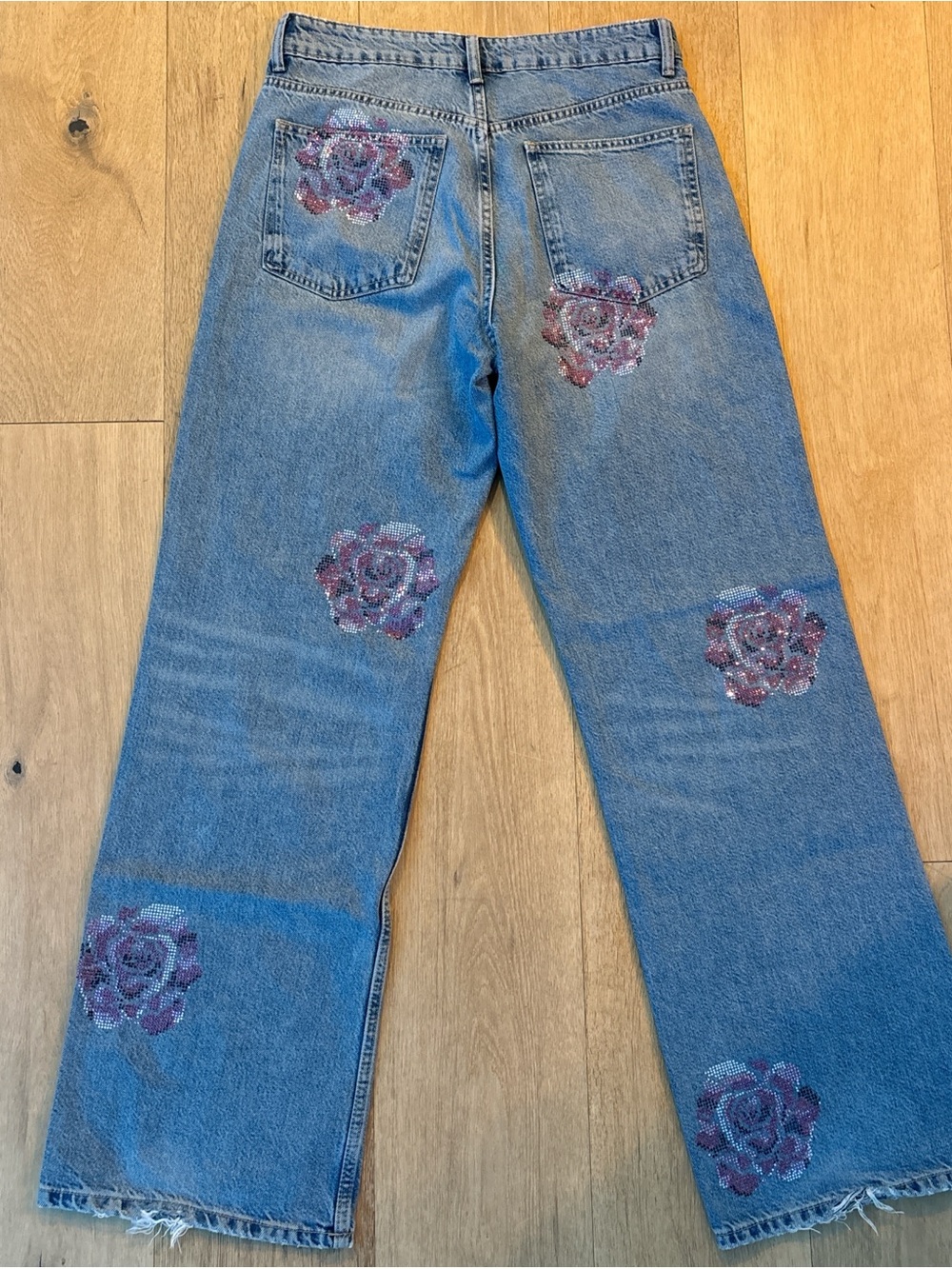 Zara Blue Wide-Leg Jeans with Purple-Pink Sequin Floral Motifs - Picture 3 of 5